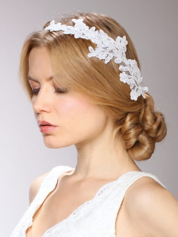 Bridal Veil with White Lace Garland Headband